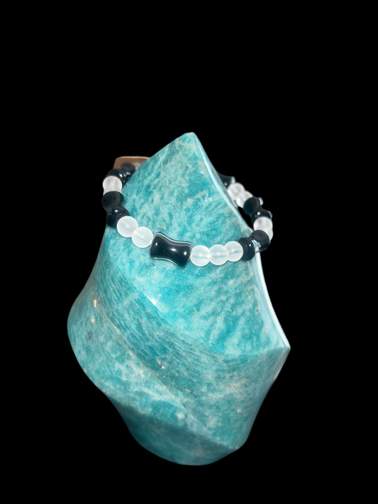 Women’s black lace agate bracelet
